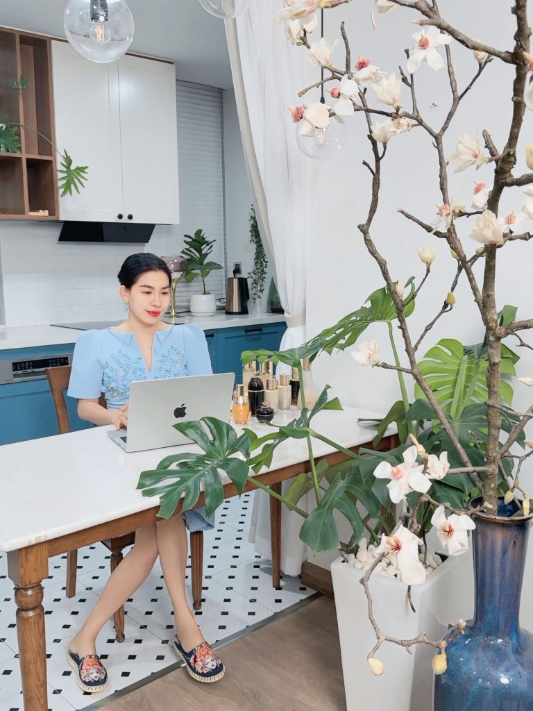 Nguyễn Thị Lan Phương - Góc Nhìn Về Mỹ Phẩm Cao Cấp